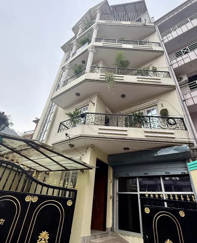 City Deluxe Boys Hostel